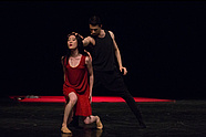 Yurika Kitano i Dan Ozeri w „Darkness” Izadory Weiss, fot. Ewa Krasucka