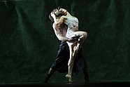 [Translate to English:] „Bieguni-Harnasie”, Natalia Pasiut (Annuszka) i Vladimir Yaroshenko (Harnaś), fot. Ewa Krasucka