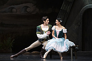 „Giselle” Mainy Gielgud: Vladimir Yaroshenko (Książę Albert) i Chinara Alizade (Giselle), fot. Ewa Krasucka