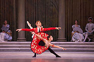 [Translate to English:] Dawid Trzensimiech i Mai Kageyama w „Don Kichocie” Alexeia Fadeyecheva, fot. Ewa Krasucka