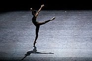 Yuka Ebihara w „Artifact Suite” Williama Forsythe'a, fot. Ewa Krasucka