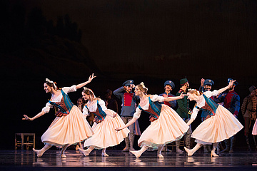 35. Marta Czerniawska, Aneta Wira, Marta Cerioli, Olga Yaroshenko (Taniec rosyjski), fot. Ewa Krasucka