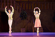 Yurika Kitano i Dawid Trzensimiech w „Poskromieniu złośnicy” Johna Cranko, fot. Ewa Krasucka