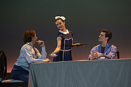 [Translate to English:] „Mąż i żona”, Natalia Pasiut (Justysia), Marco Esposito (Wacław) i Kristóf Szabó (Alfred), fot. Ewa Krasucka