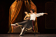 „Mayerling” Kennetha MacMillana: Vladimir Yaroshenko (Arcyksiążę Rudolf) i Chinara Alizade (Mary Vetsera), fot. Ewa Krasucka