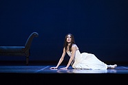 Maria Żuk w „Damie kameliowej” Johna Neumeiera, fot. Ewa Krasucka