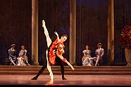 [Translate to English:] Maksim Woitiul i Aleksandra Liashenko w „Don Kichocie” Alexeia Fadeyecheva, fot. Ewa Krasucka