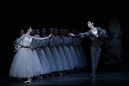 „Giselle”, Ryota Kitai (Książę Albert) oraz Jaeeun Jung (Giselle) i Polski Balet Narodowy, fot. Marta Wódz
