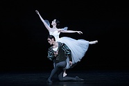 „Giselle”, Jaeeun Jung (Giselle) i Ryota Kitai (Książę Albert), fot. Ewa Krasucka