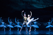[Translate to English:] Dawid Trzensimiech i Yuka Ebihara w „Bajaderze” Natalii Makarowej, fot. Ewa Krasucka