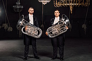 Tuby, od lewej: Mateusz Sejdak, Adrian Żachowski, fot. Karpati&Zarewicz