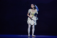 [Translate to English:] Mai Kageyama w „Poskromieniu złośnicy” Johna Cranko, fot. Ewa Krasucka