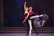 Diogo de Oliveira as Basilio and Mai Kageyama as Kitri in “Don Quixote”, ph. Ewa Krasucka