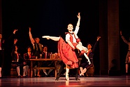 [Translate to English:] Maksim Woitiul i Aleksandra Liashenko w „Don Kichocie” Alexeia Fadeyecheva, fot. Ewa Krasucka
