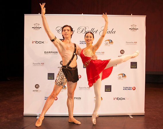 Yuka Ebihara and Vladimir Yaroshenko as Diana and Acteon in Riga, photo by Worldstars Foundation 'Etoile Ballet Gala'