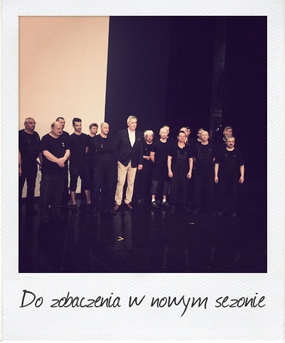 Waldemar Dąbrowski, general director of the Teatr Wielki &ndash; Polish National Opera, onstage with the stagehands; photo: Monika Caputa