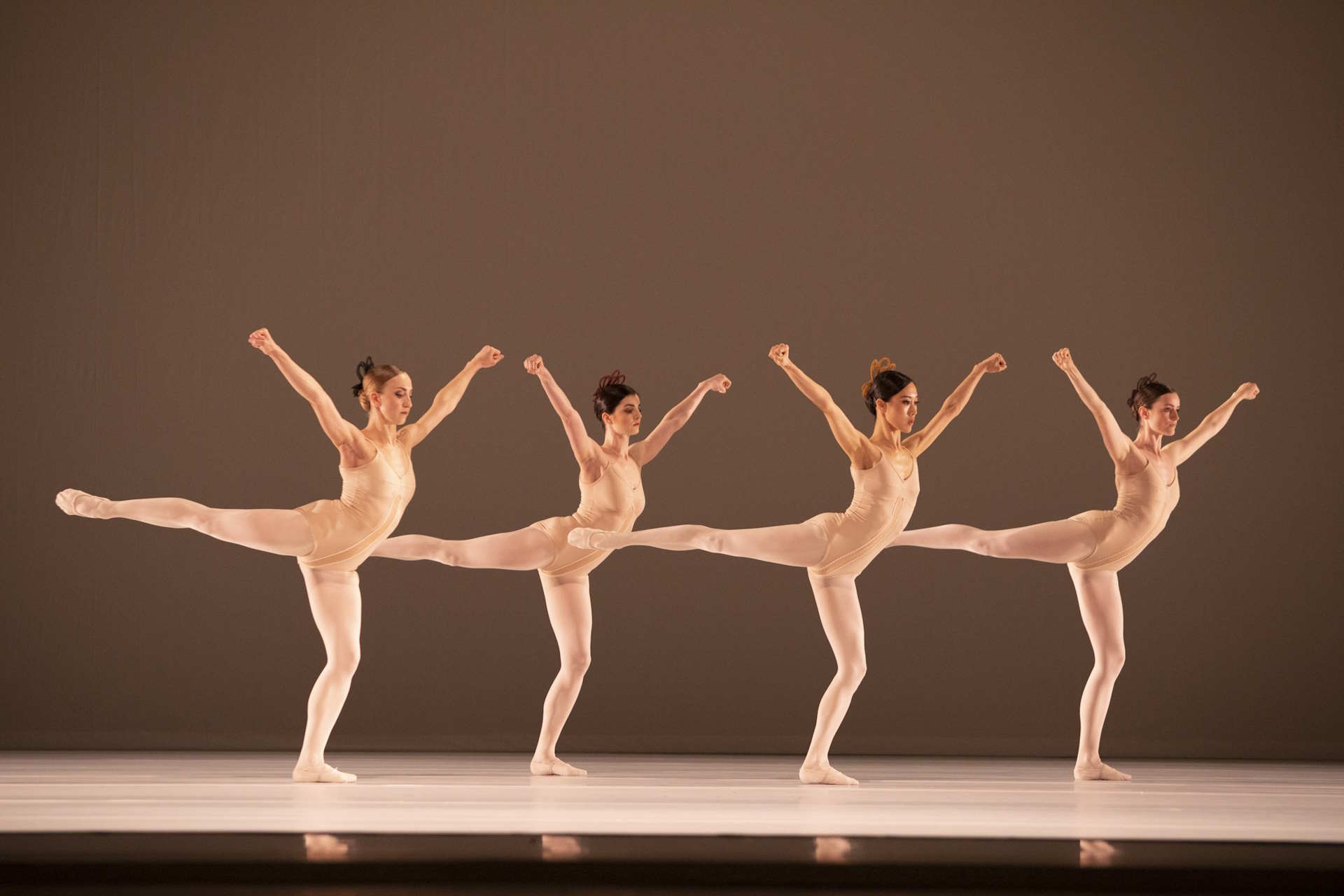Palina Rusetskaya, Yana Shtanhei, Hannah Cho and Manon Kolanowski in “Grosse Fuge”, ph. Ewa Krasucka